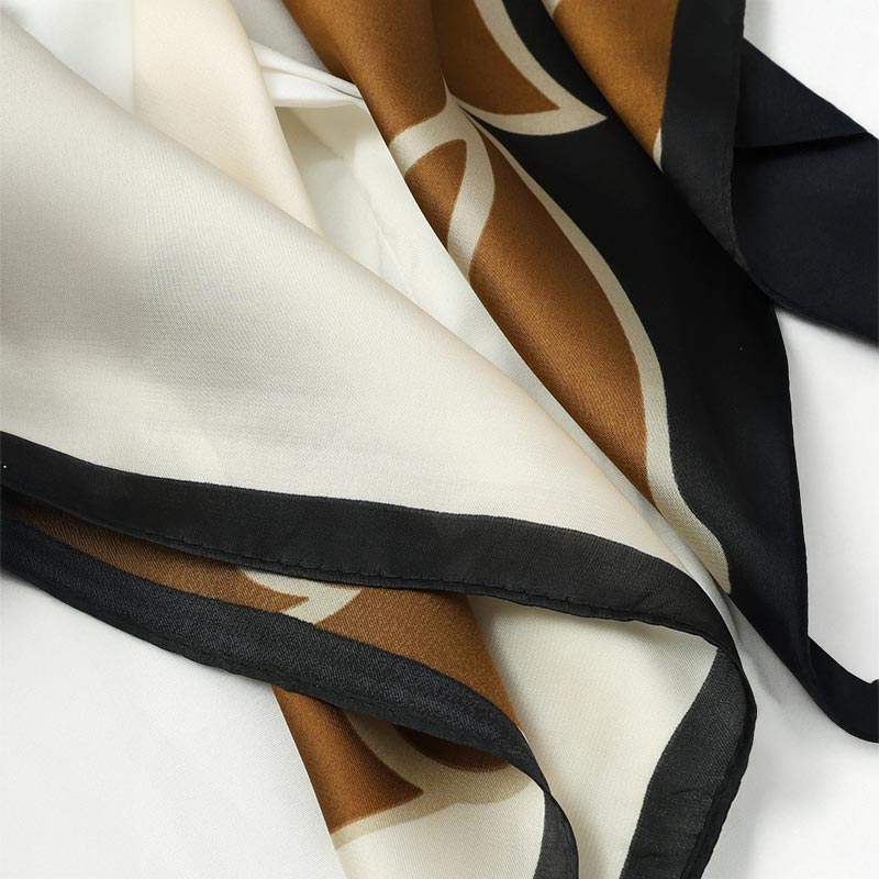 Foulard Carré Fleurs d’Ombre