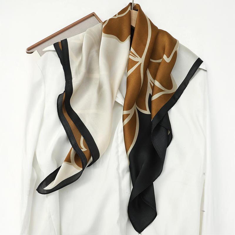 Foulard Carré Fleurs d’Ombre