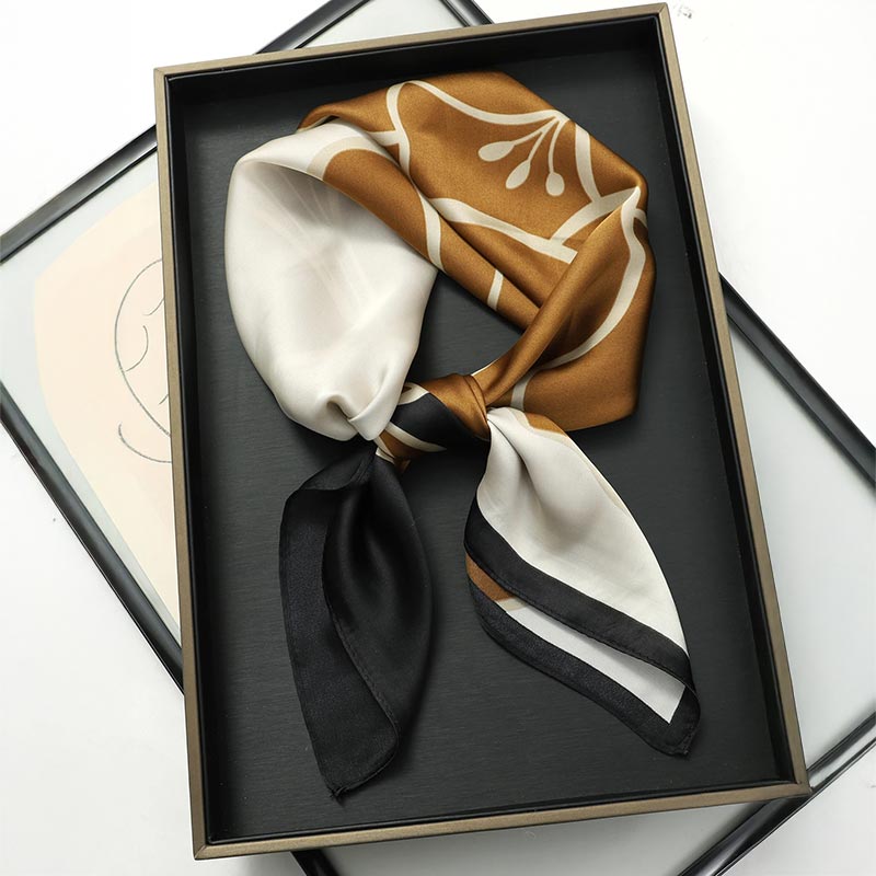 Foulard Carré Fleurs d’Ombre